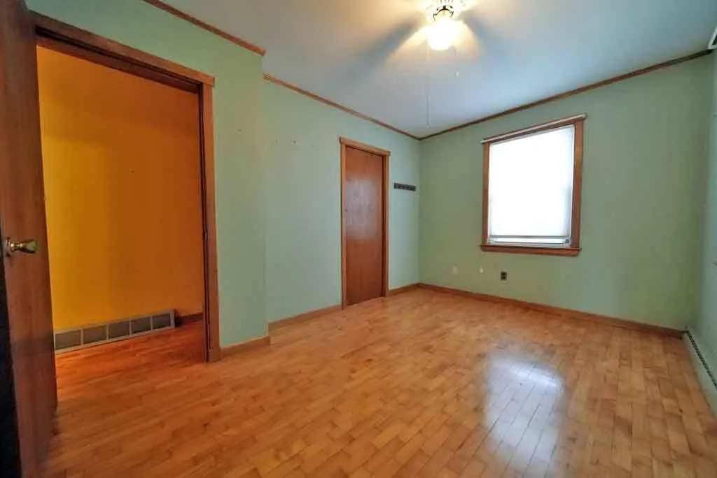 20 Cleaves Street Crystal ME 04747
