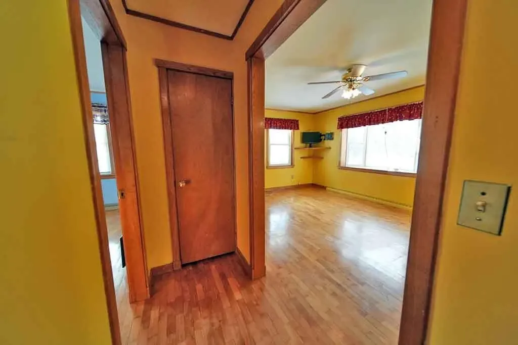 20 Cleaves Street Crystal ME 04747