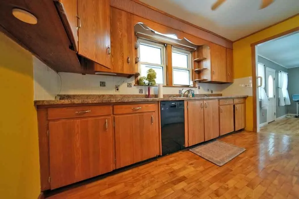 20 Cleaves Street Crystal ME 04747