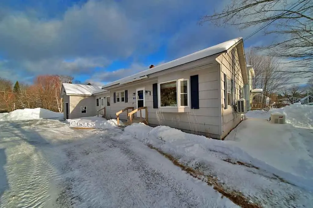 20 Cleaves Street Crystal ME 04747