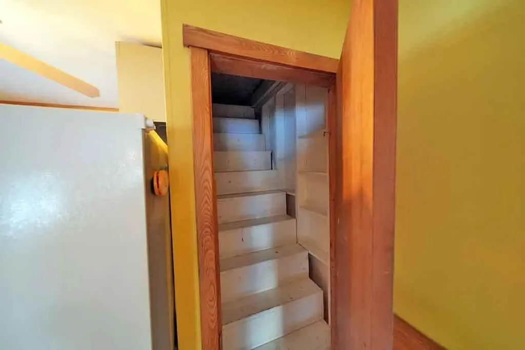 20 Cleaves Street Crystal ME 04747