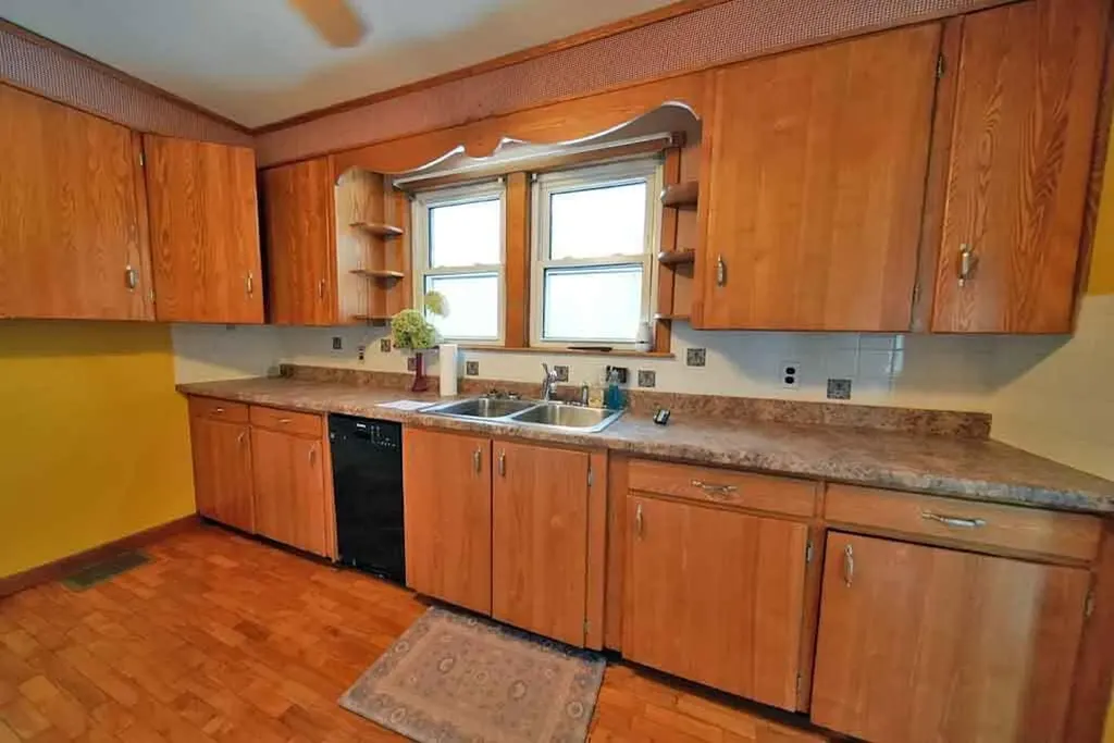 20 Cleaves Street Crystal ME 04747