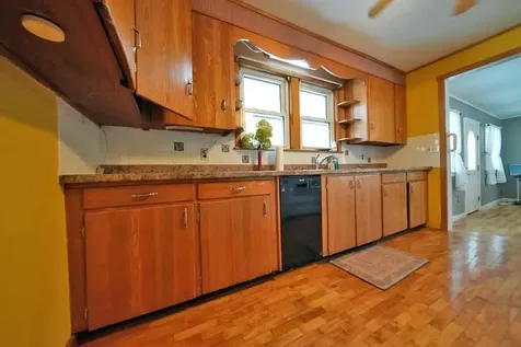 20 Cleaves Street Crystal ME 04747