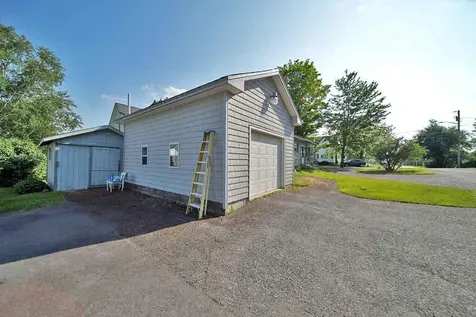 20 Cleaves Street Crystal ME 04747
