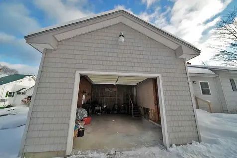 20 Cleaves Street Crystal ME 04747