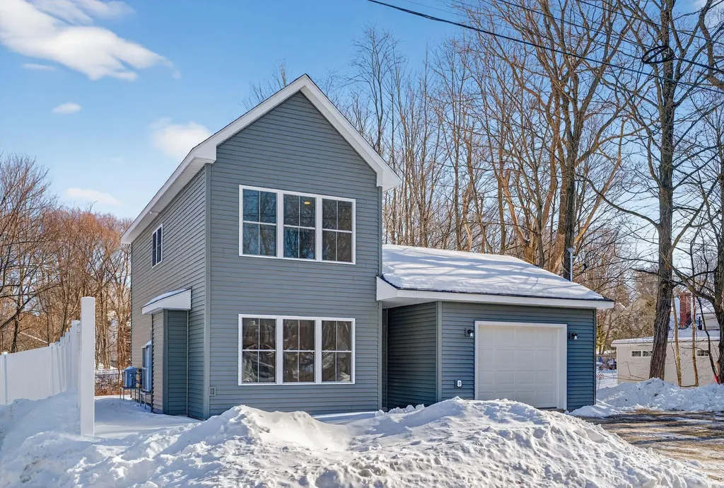 38 Oak Street Gardiner ME 04345