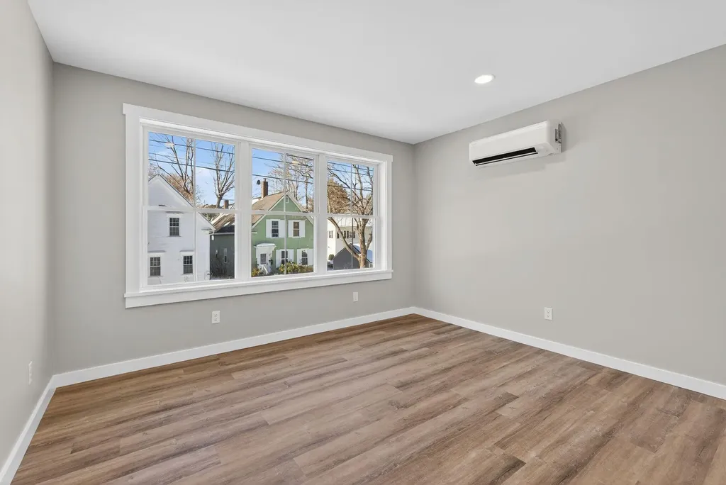 38 Oak Street Gardiner ME 04345