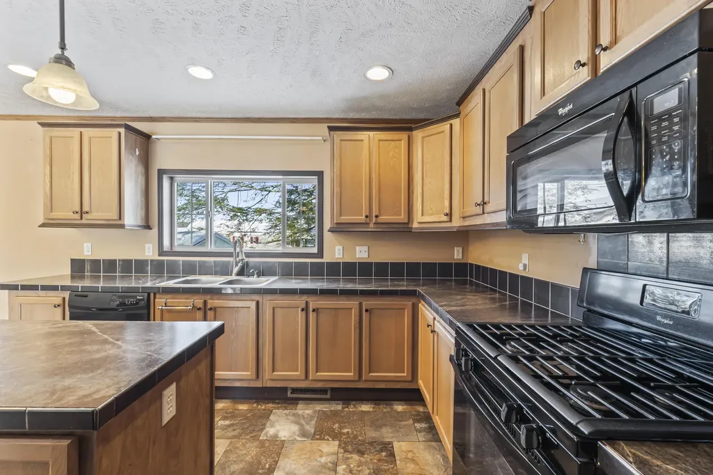 3 Haskell Circle Topsham ME 04086