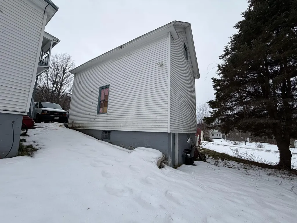 137 S Main Street Auburn ME 04210