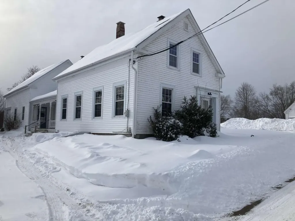 8 Lincoln Street Richmond ME 04357