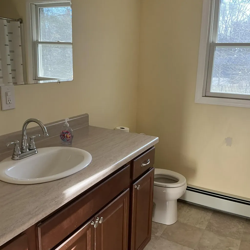 1 Carolyn Street Topsham ME 04086