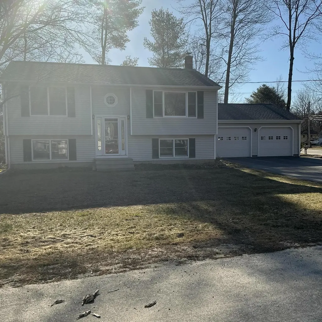 1 Carolyn Street Topsham ME 04086
