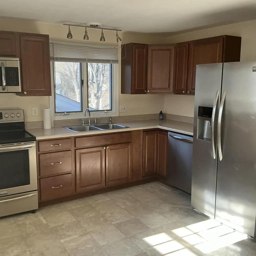 1 Carolyn Street Topsham ME 04086
