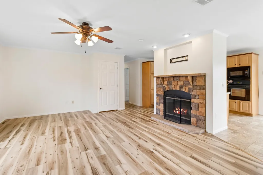 98 New County Road Rockland ME 04841