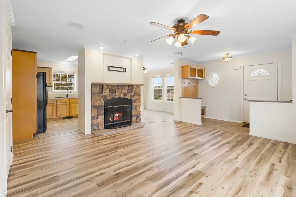 98 New County Road Rockland ME 04841