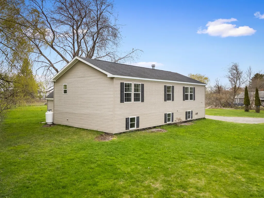 98 New County Road Rockland ME 04841