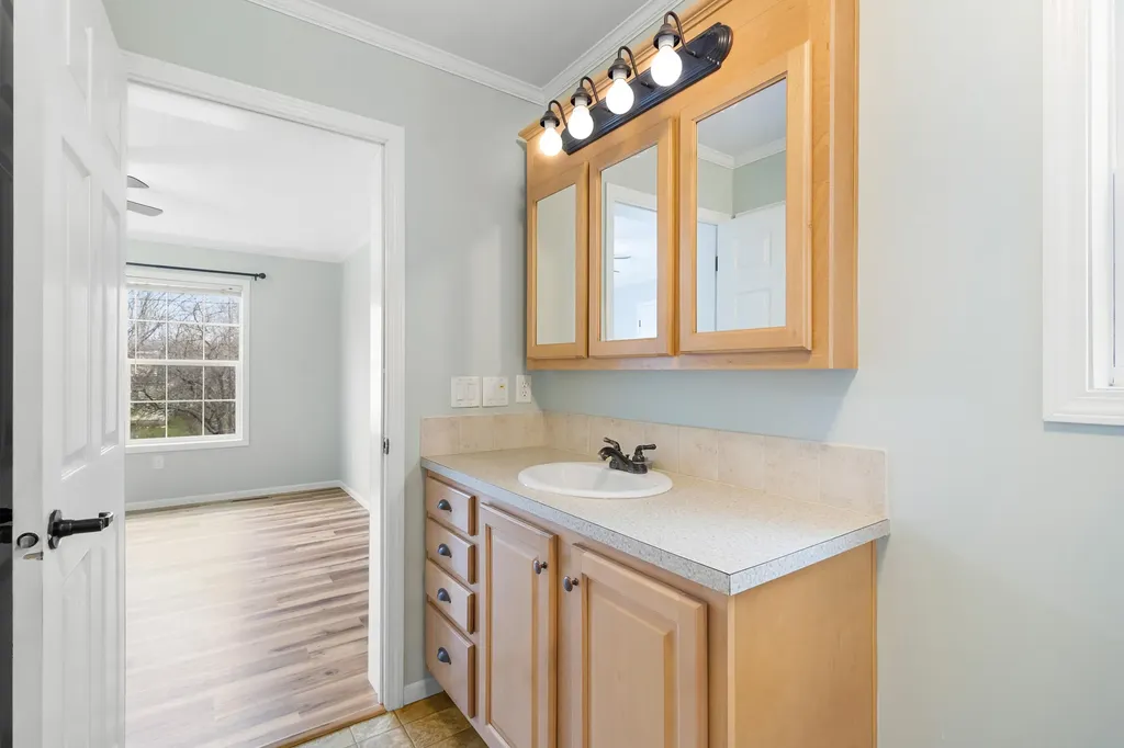 98 New County Road Rockland ME 04841