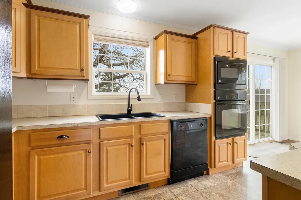 98 New County Road Rockland ME 04841
