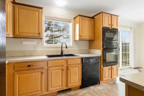 98 New County Road Rockland ME 04841