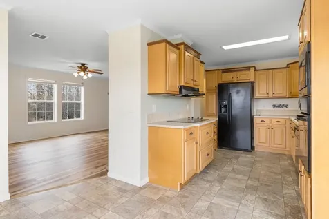 98 New County Road Rockland ME 04841