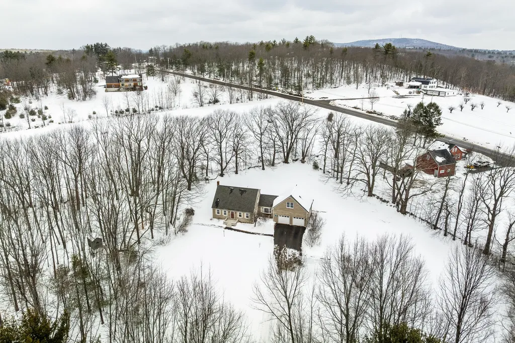 21 Windy Way Waterboro ME 04087