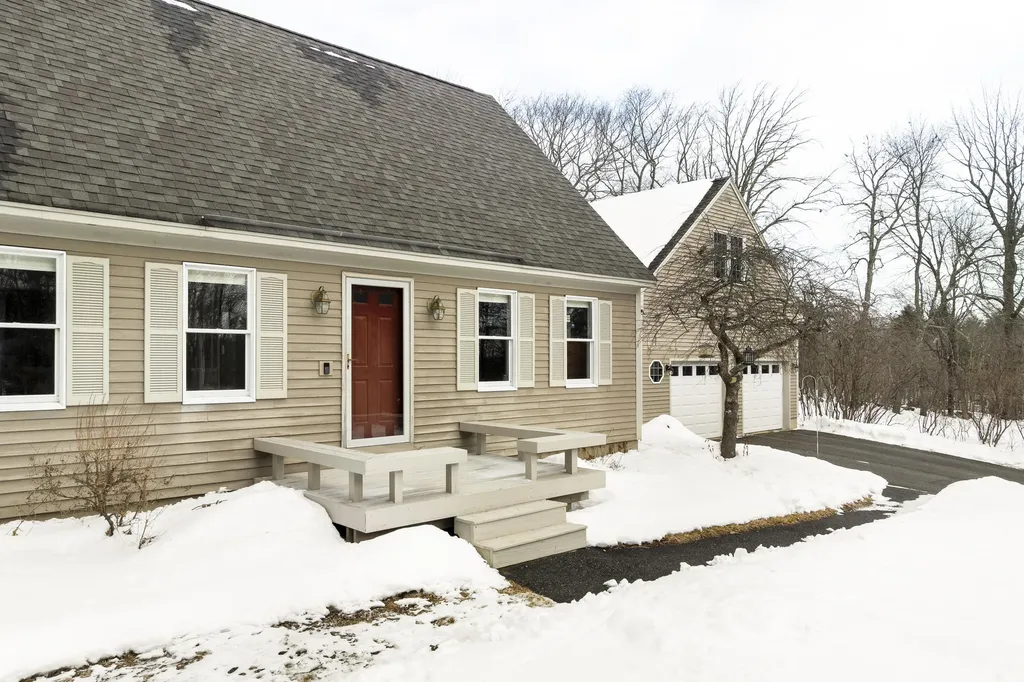 21 Windy Way Waterboro ME 04087