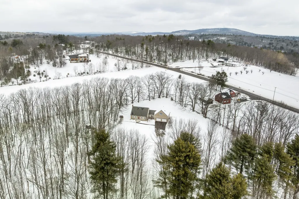 21 Windy Way Waterboro ME 04087