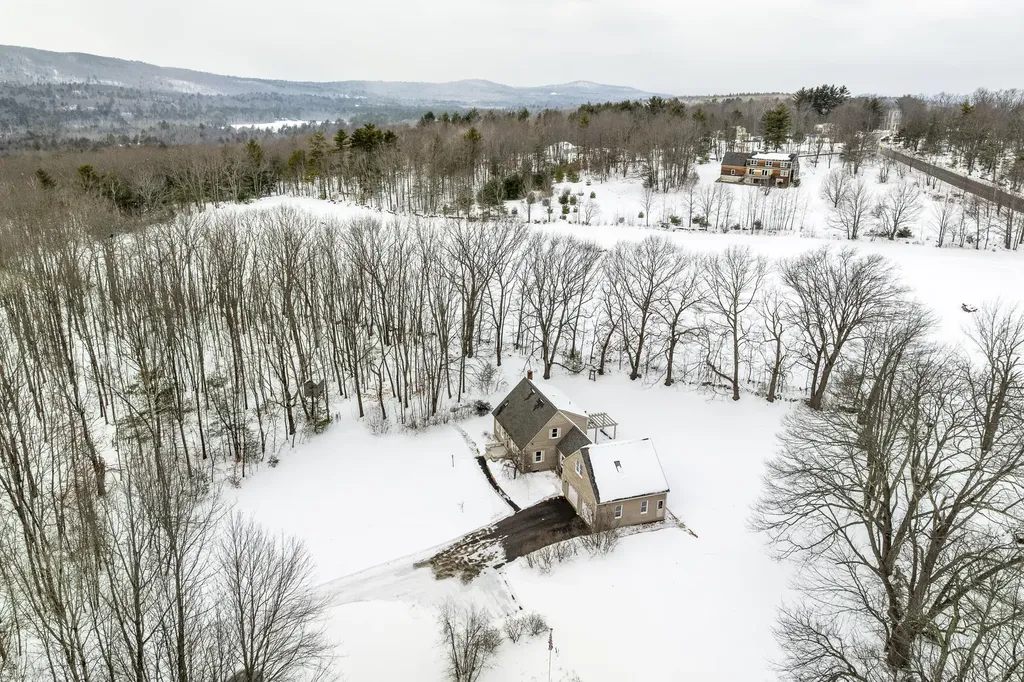 21 Windy Way Waterboro ME 04087