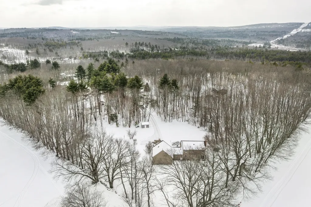 21 Windy Way Waterboro ME 04087