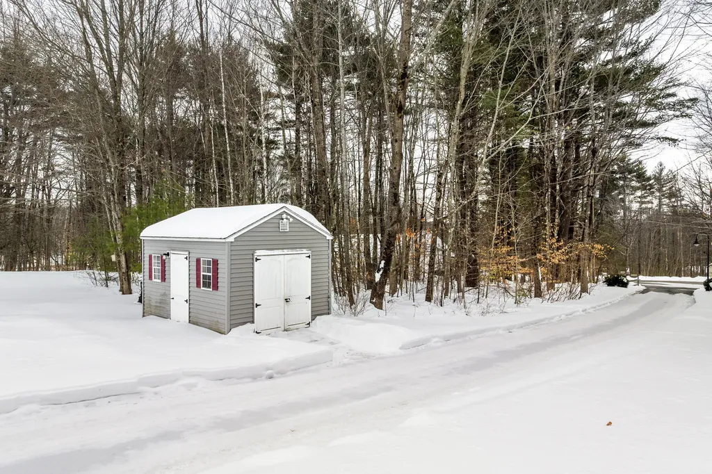 21 Windy Way Waterboro ME 04087