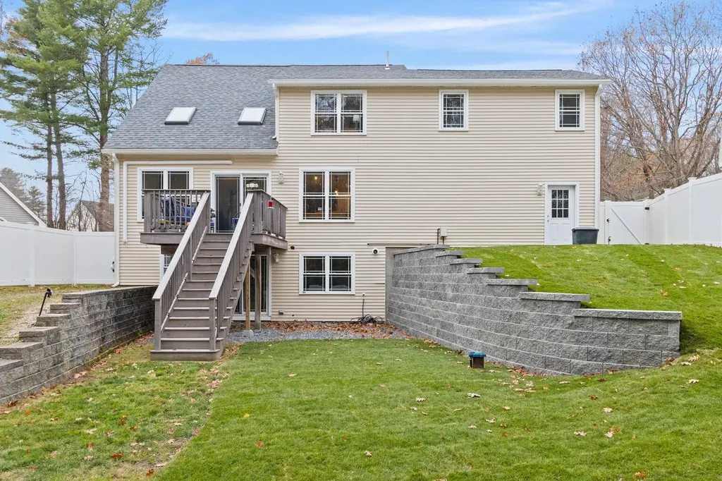 3 Izzy Lane Kittery ME 03904