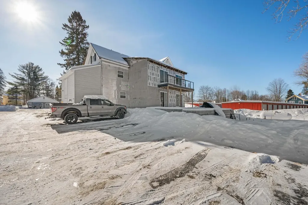 8 Thomas Street Madison ME 04950