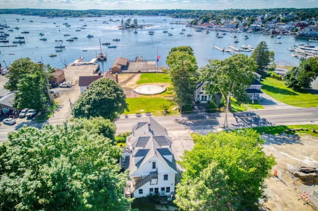 62 Atlantic Avenue Boothbay Harbor ME 04538