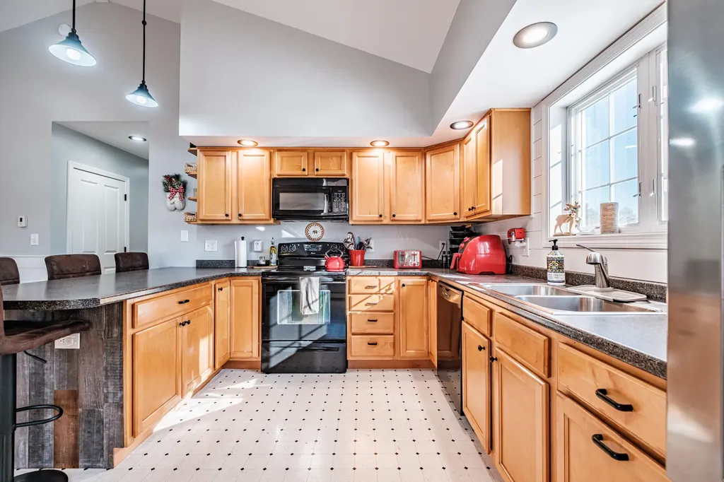 5 Cardinal Lane Windham ME 04062