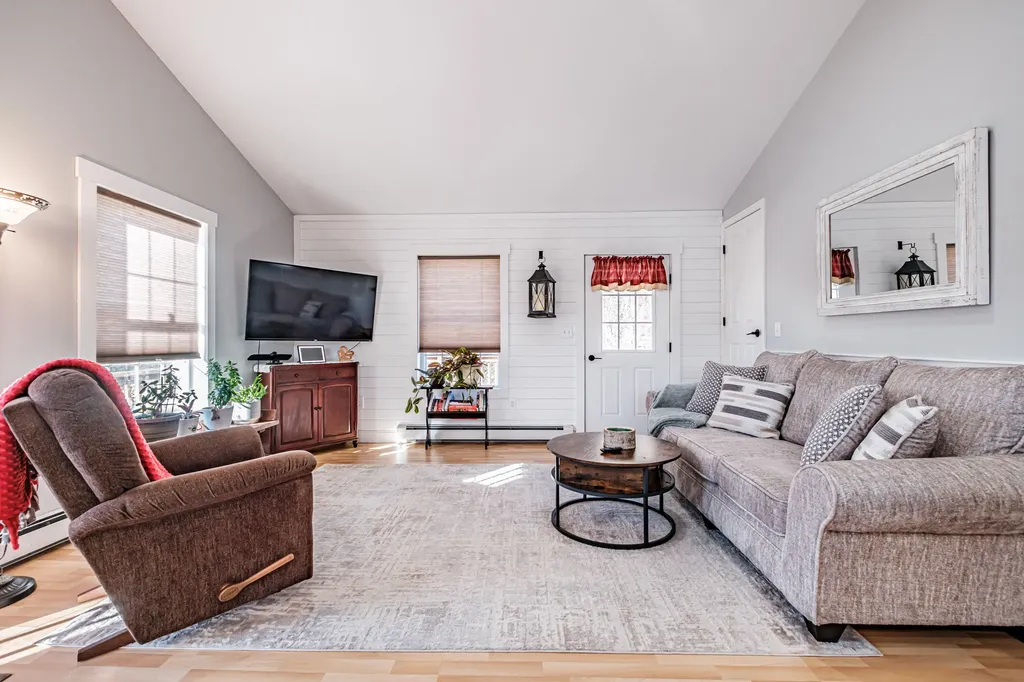 5 Cardinal Lane Windham ME 04062