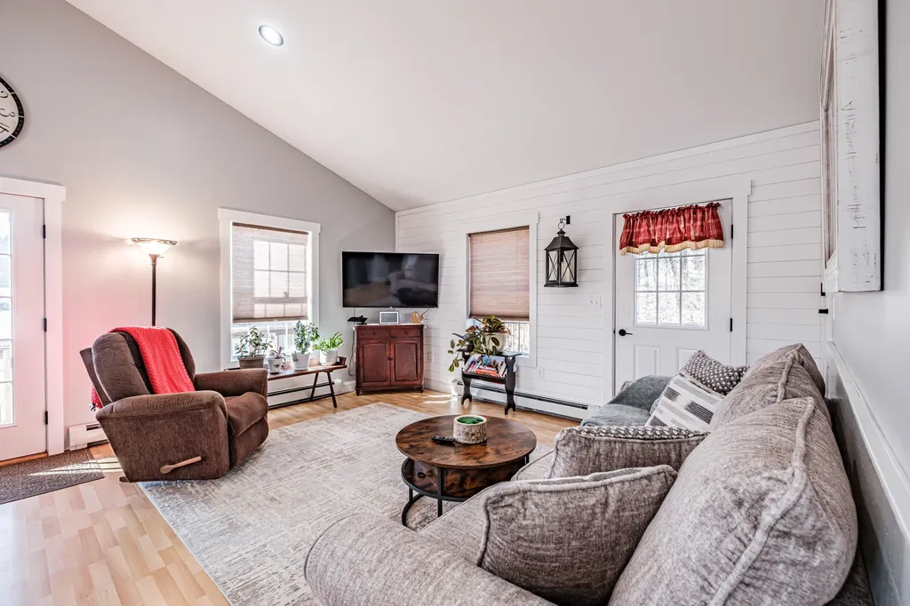 5 Cardinal Lane Windham ME 04062