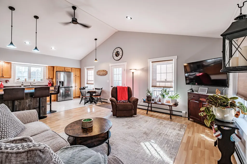 5 Cardinal Lane Windham ME 04062