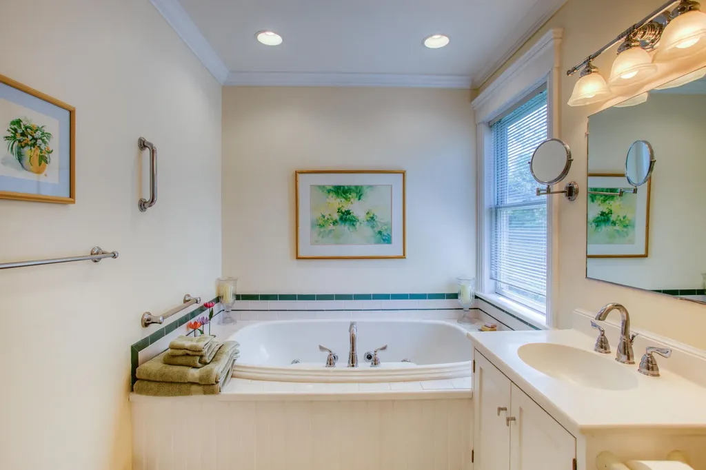 30 Village Court Boothbay Harbor ME 04538