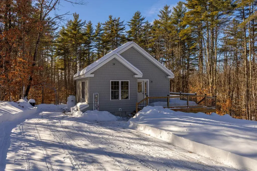 198 Senator Black Road Baldwin ME 04091