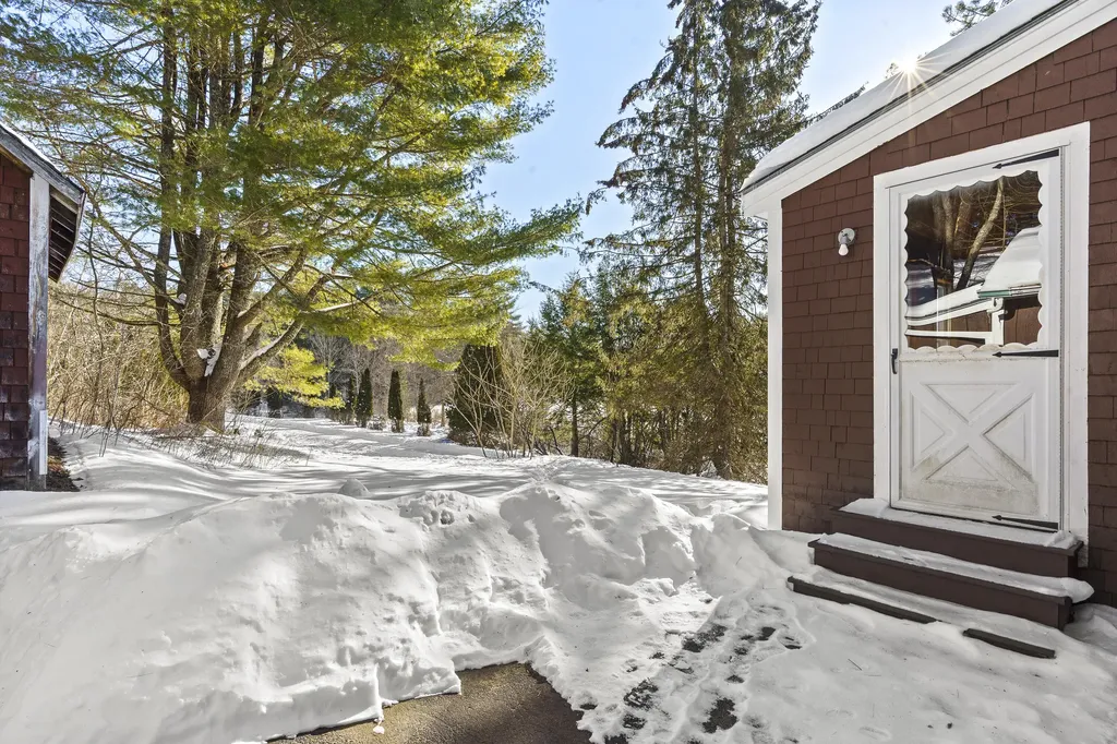 949 Depot Street Waldoboro ME 04572