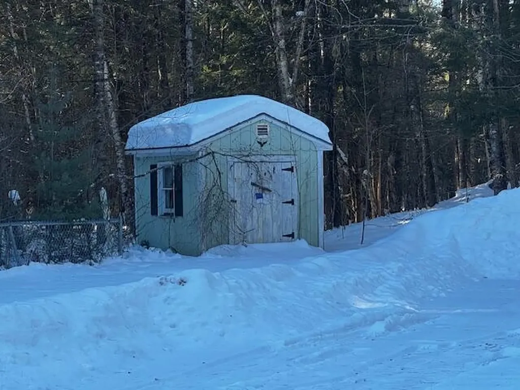 17 Green Road Madison ME 04950