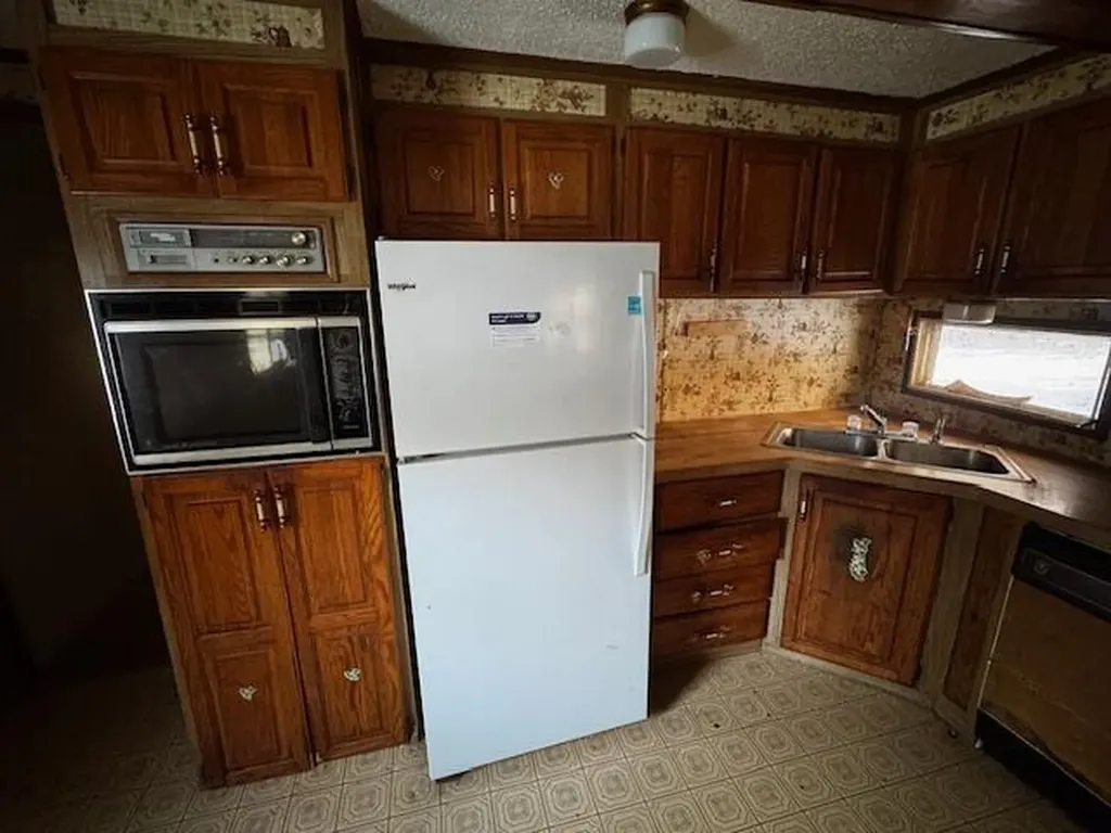 17 Green Road Madison ME 04950