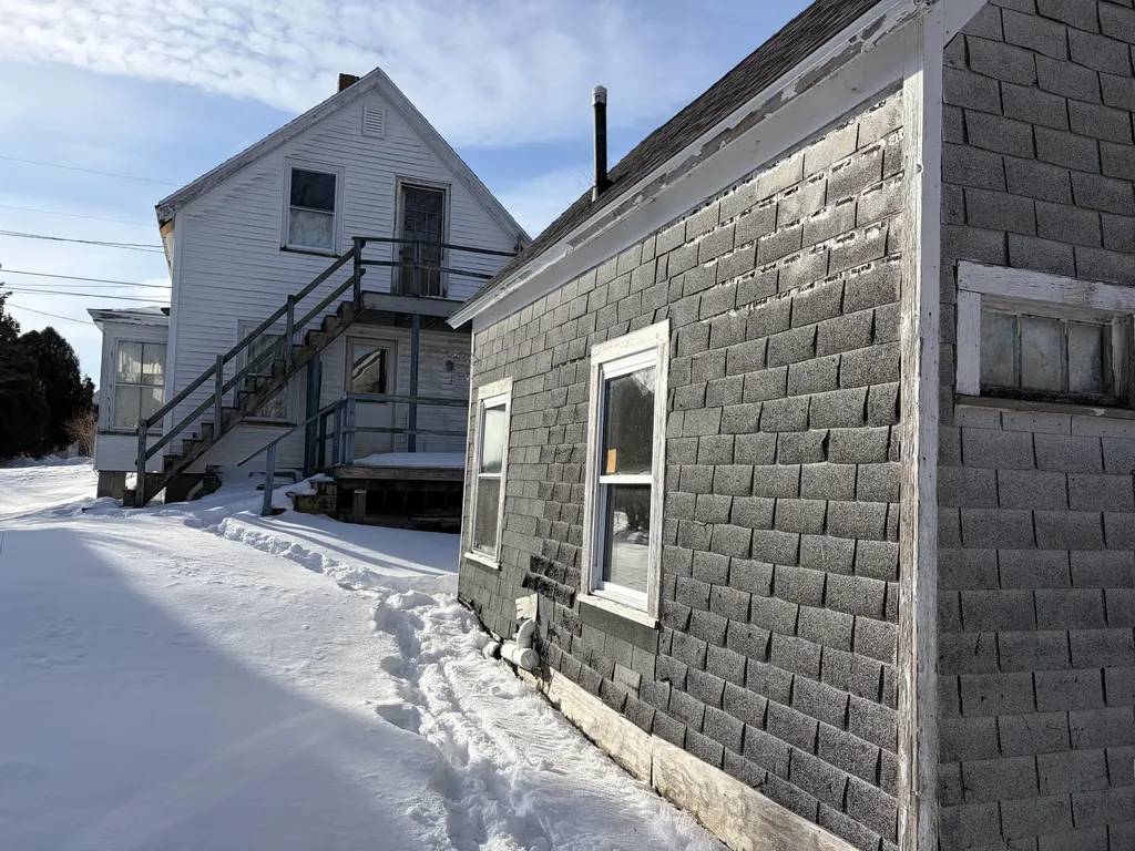 11 Cottage Street Vinalhaven ME 04863
