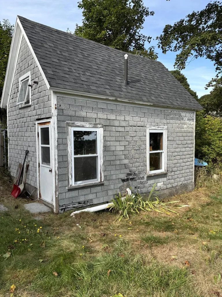 11 Cottage Street Vinalhaven ME 04863