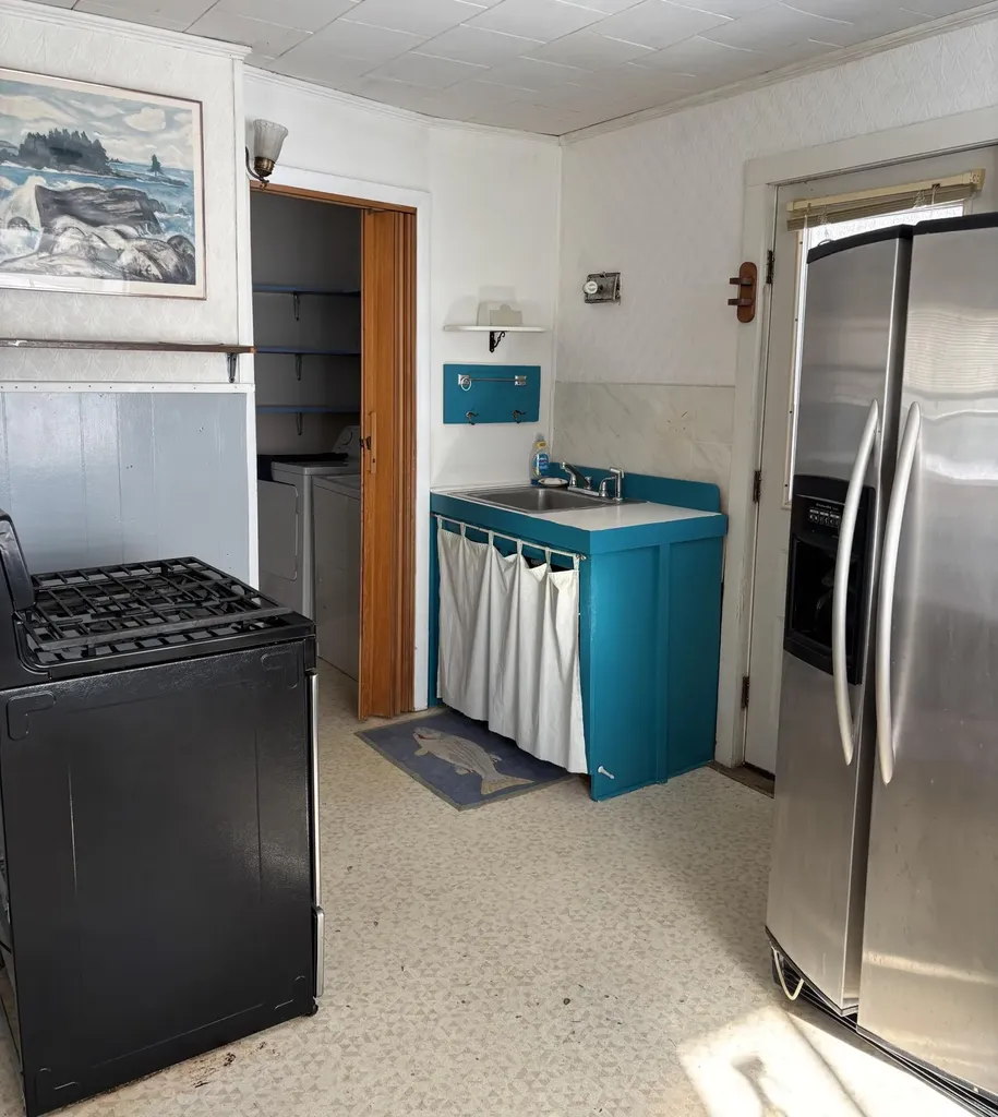 11 Cottage Street Vinalhaven ME 04863