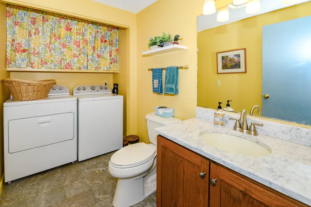 23 Clifford Road Naples ME 04055