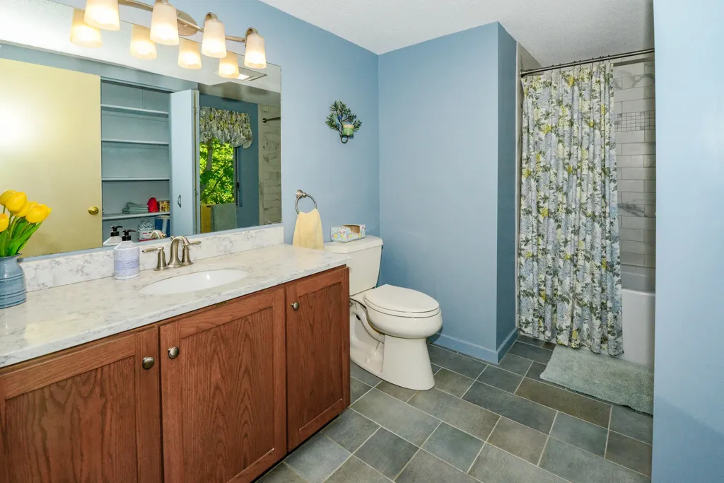 23 Clifford Road Naples ME 04055