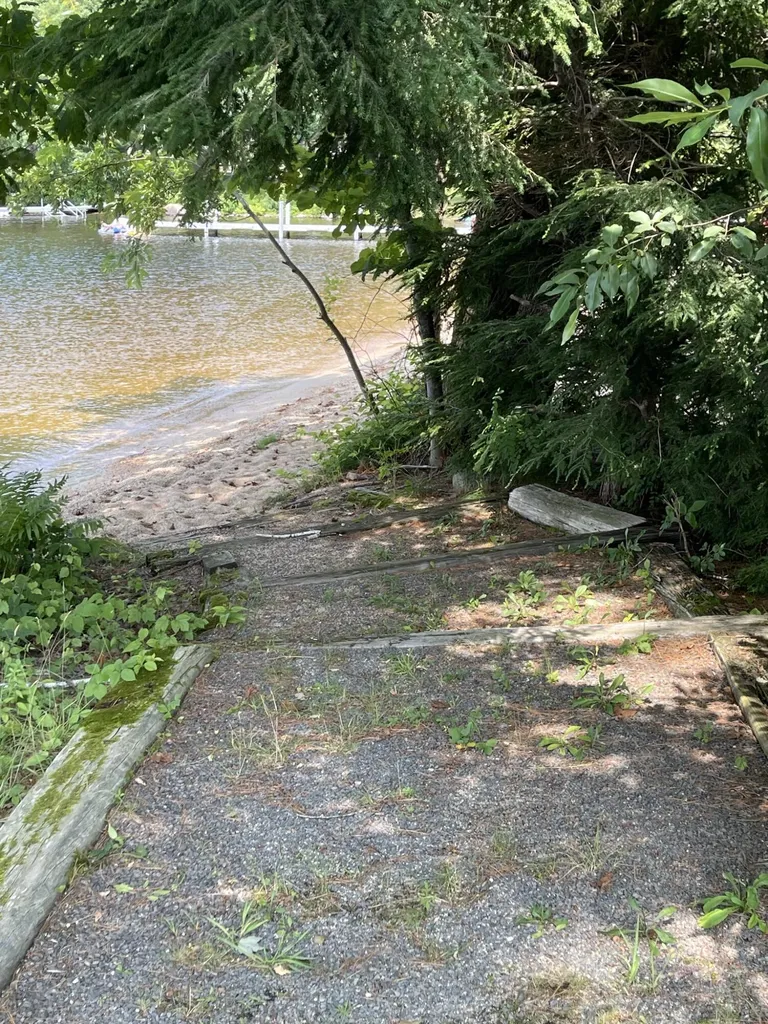 23 Clifford Road Naples ME 04055