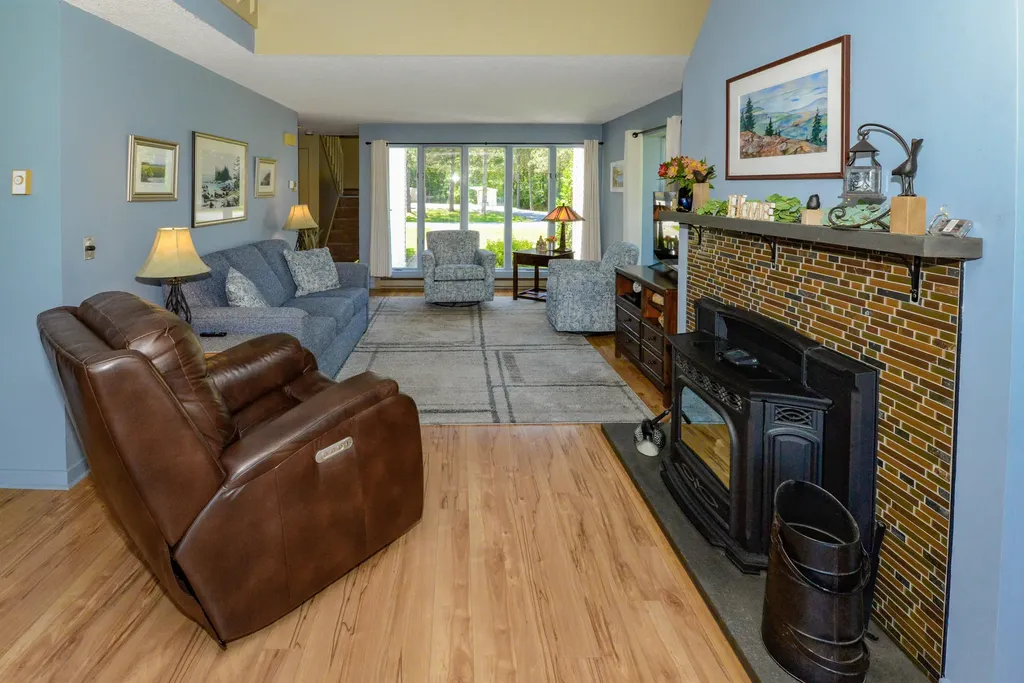 23 Clifford Road Naples ME 04055
