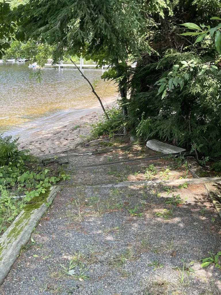 23 Clifford Road Naples ME 04055